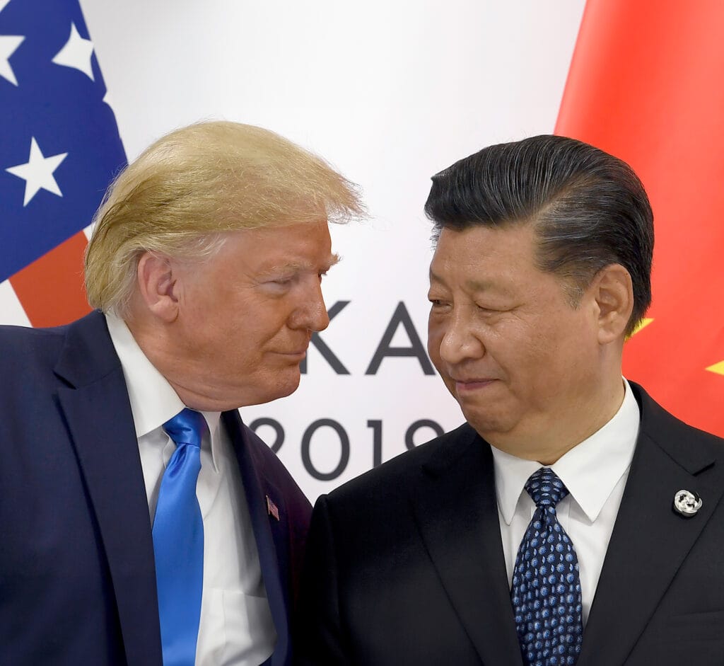 A partir de la asunción de Donald Trump, prevista para el próximo 20 de este mes, las potencias empezarán a resolver si el año 2025 vendrá con guerra para el mundo o si habrá diálogo para destrabar la ya insostenible situación de una hegemonía unipolar estadounidense que está caduca y no es tolerada por las potencias emergentes. Solo Trump tiene la llave para resolver esta cuestión y el planeta está en compás de espera por su asunción para un nuevo mandato en la Casa Blanca. La moneda está girando en el aire.